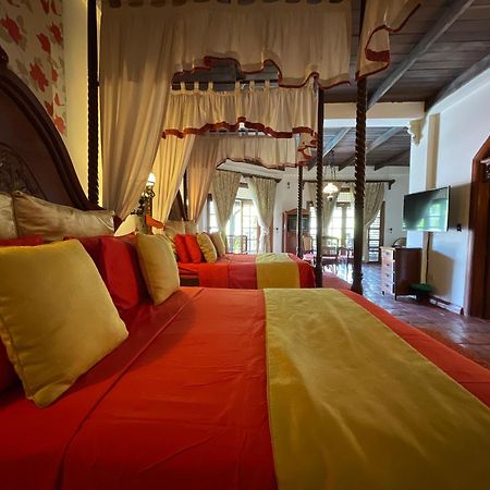 Tropicana Castle Dive Resort Powered By Cocotel Puerto Galera Chambre photo