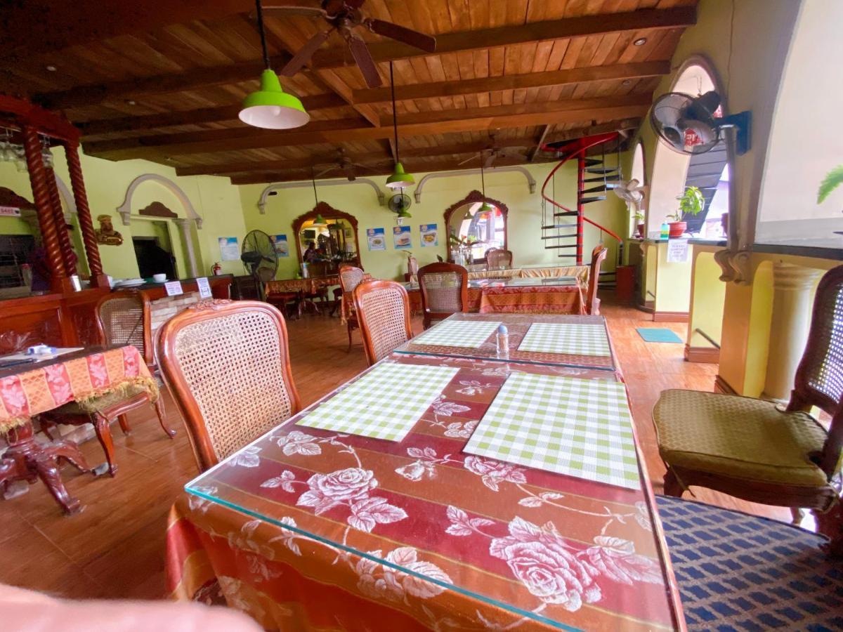 Tropicana Castle Dive Resort Powered By Cocotel Puerto Galera Extérieur photo